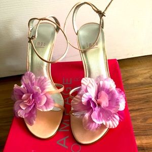 Ladies sz 8 Rampage flower heels
